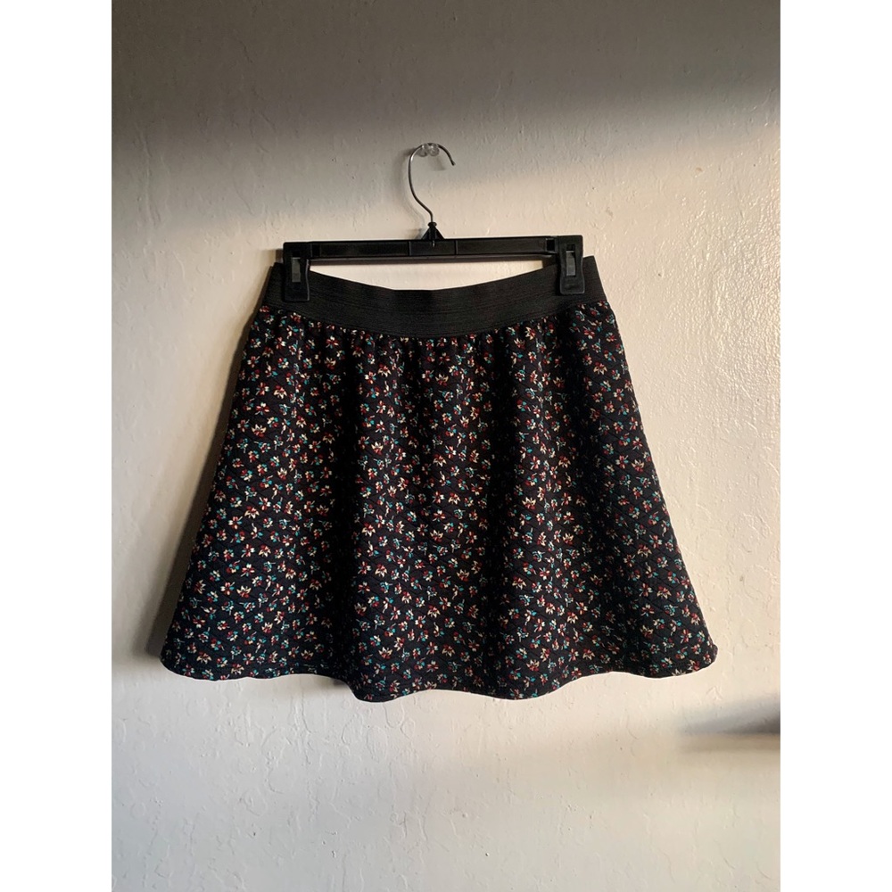 Black With Small Flowers Skirt By Joe B